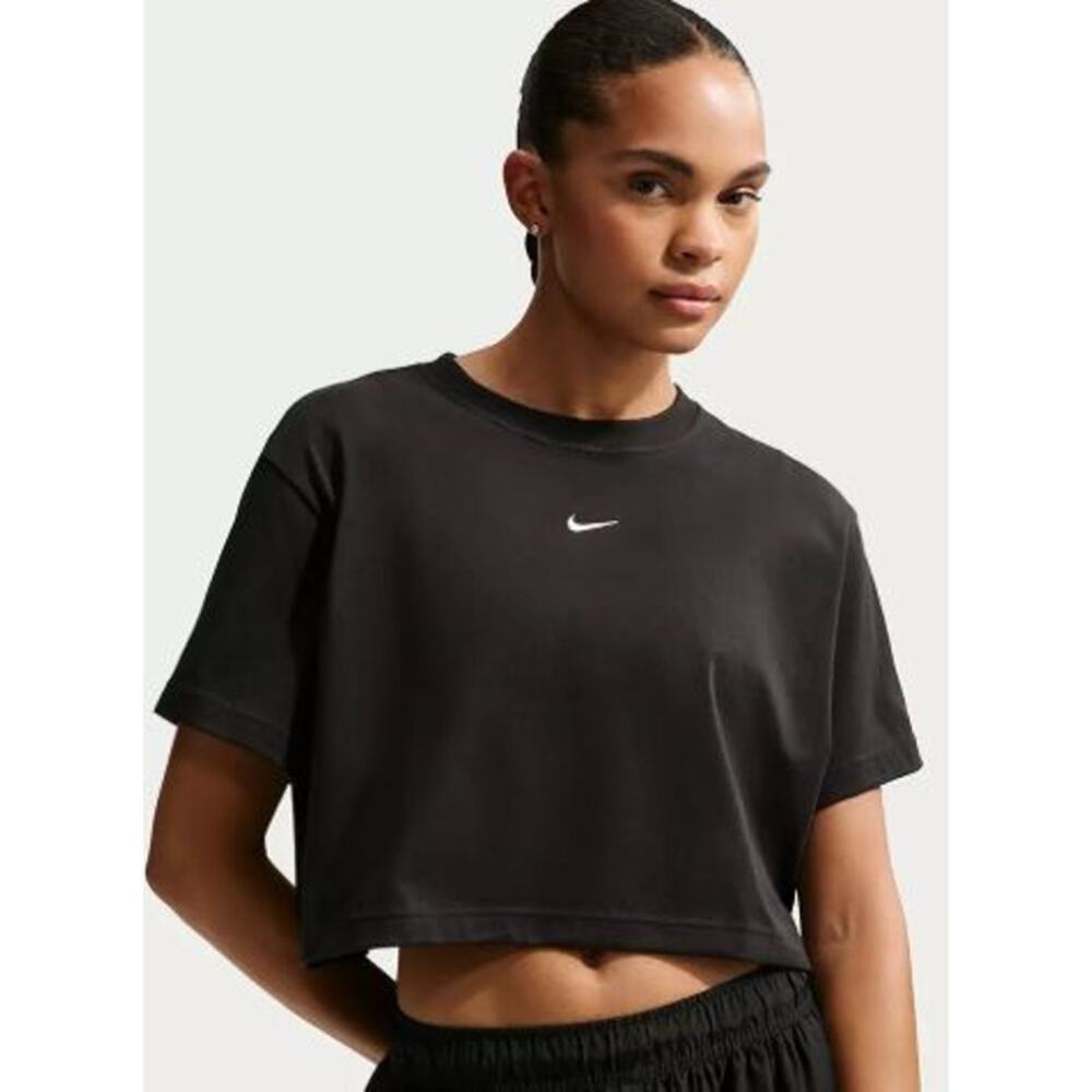 Nike Medium Loose Cropped T-Shirt Black Cotton Crew Neck Short Sleeves Sportwear